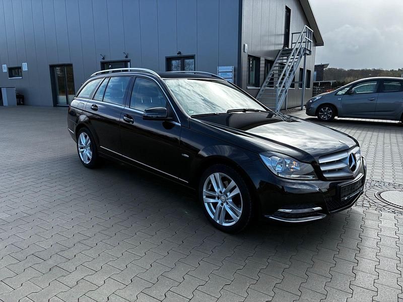 Gebraucht Mercedes C180 156 PS (114 kW) 2012 Schwarz Kombi