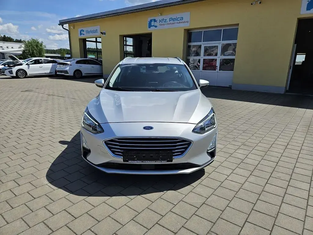 Gebraucht Ford Focus 120 PS (88 kW) 2020 Silber Limousine