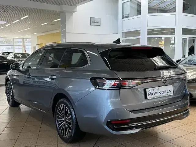 Gebraucht VW Passat Elegance 150 PS (110 kW) 2025 Grau Kombi