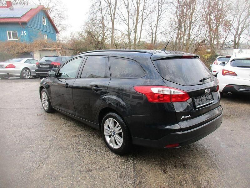 Gebraucht Ford Focus Trend 125 PS (91 kW) 2014 Schwarz Limousine