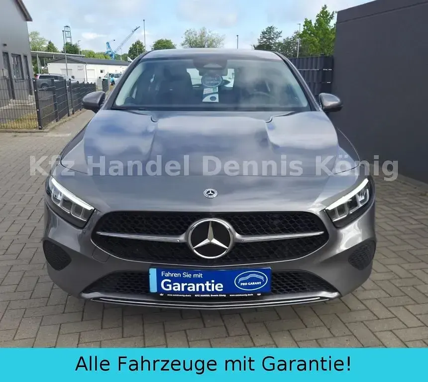 Gebraucht Mercedes A200 163 PS (119 kW) 2023 Grau Limousine