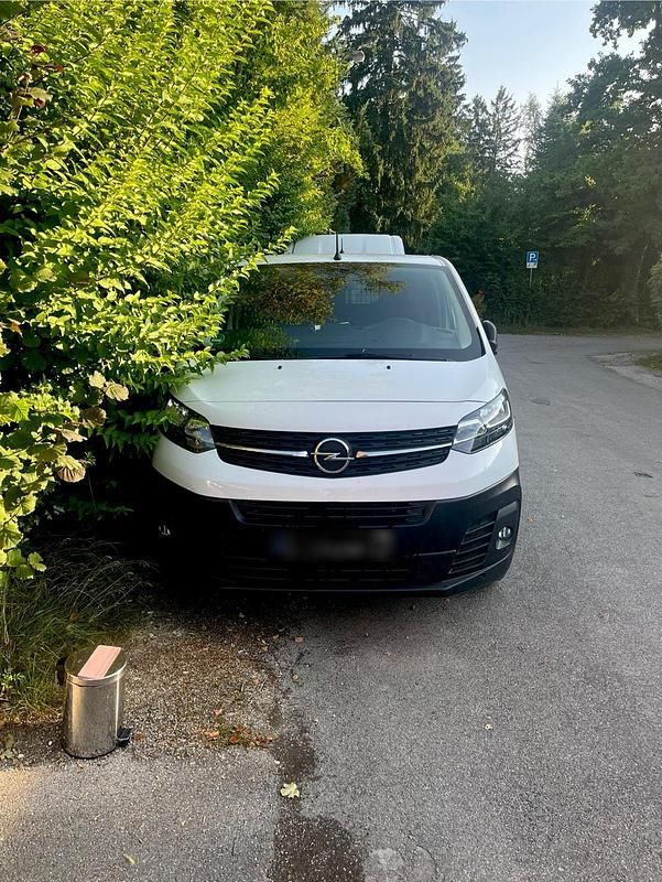 Weiß Gebraucht 2024 Opel Vivaro Van | 26.000 € (Fairer Preis) - Bild 1/4