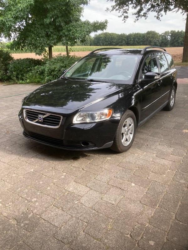 Schwarz Gebraucht 2009 Volvo V50 Kombi | 1.200 € (Superpreis) - Bild 1/4