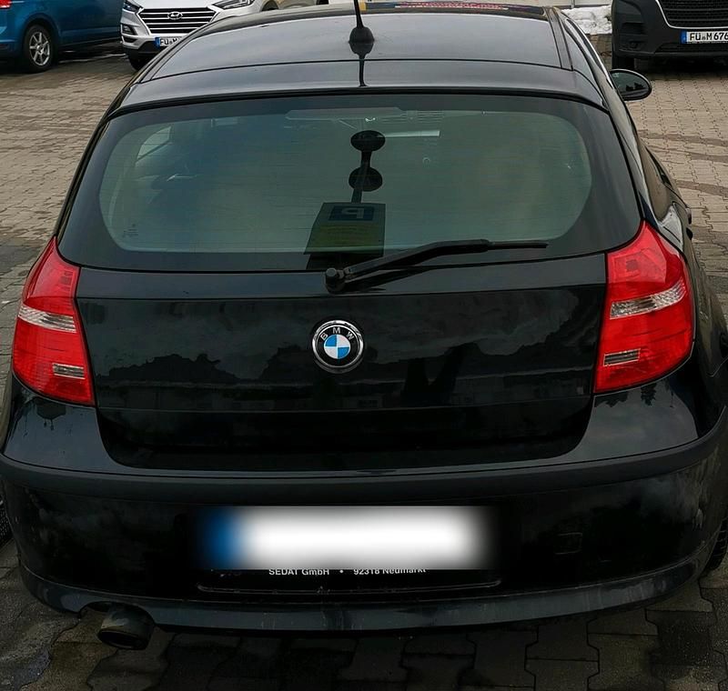 Gebraucht BMW 116 122 PS (89 kW) 2009 Schwarz Kleinwagen