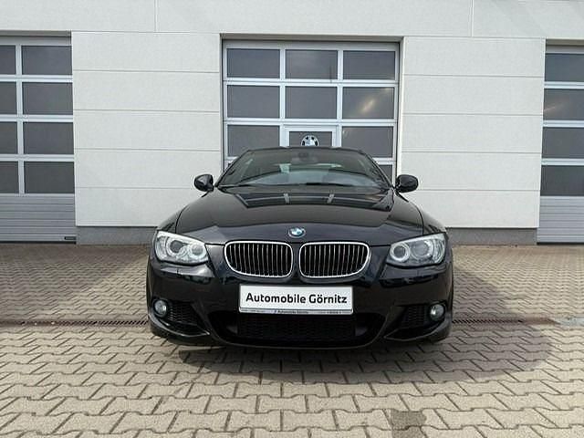 Alcanthara schwarz (metallic) Gebraucht 2011 BMW 335 Shadowline Coupé | 23.200 € (Etwas zu teuer) - Bild 1/4