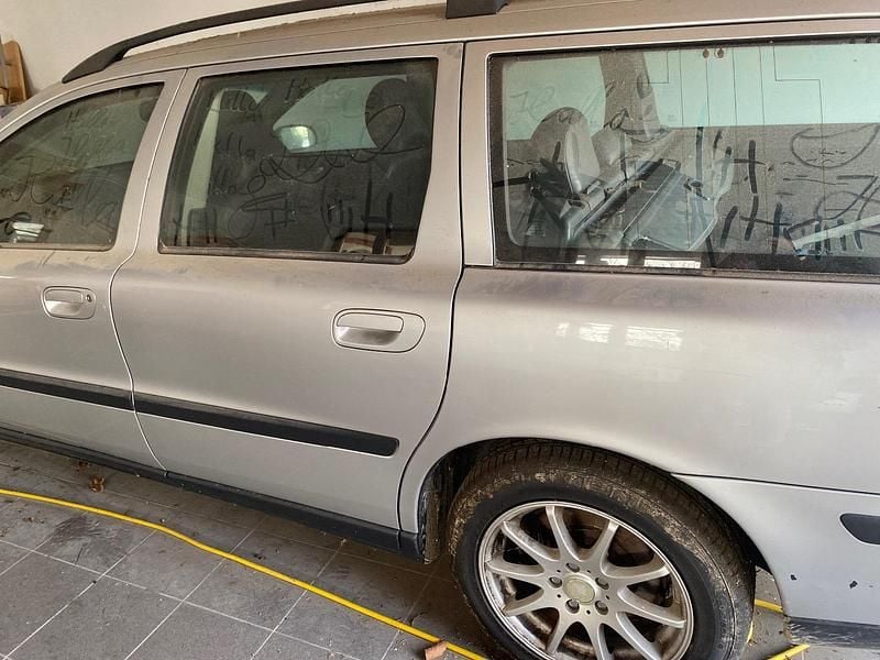 Silber Gebraucht 2002 Volvo V70 Kombi | 1.200 € (Superpreis) - Bild 1/4