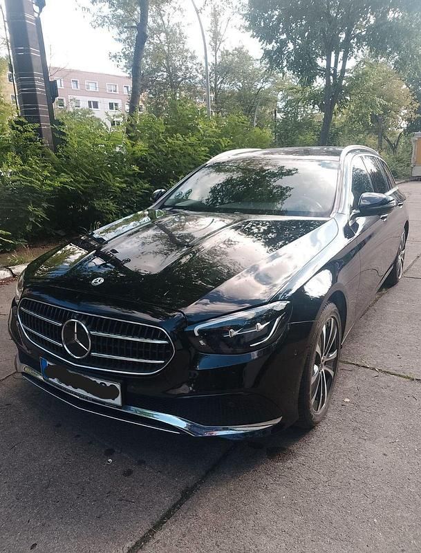 Schwarz Gebraucht 2022 Mercedes E300 Kombi | 34.150 € (Guter Preis) - Bild 1/4