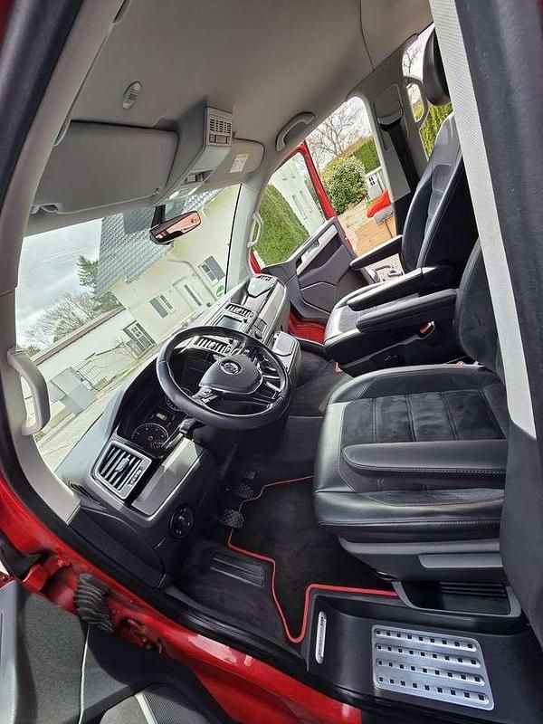 Gebraucht VW T6 Generation Six 204 PS (150 kW) 2016 Rot Van