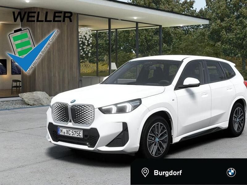 Alpinweiss iii (weiß) Gebraucht 2024 BMW iX1 M Sport SUV | 43.590 € (Guter Preis) - Bild 1/3