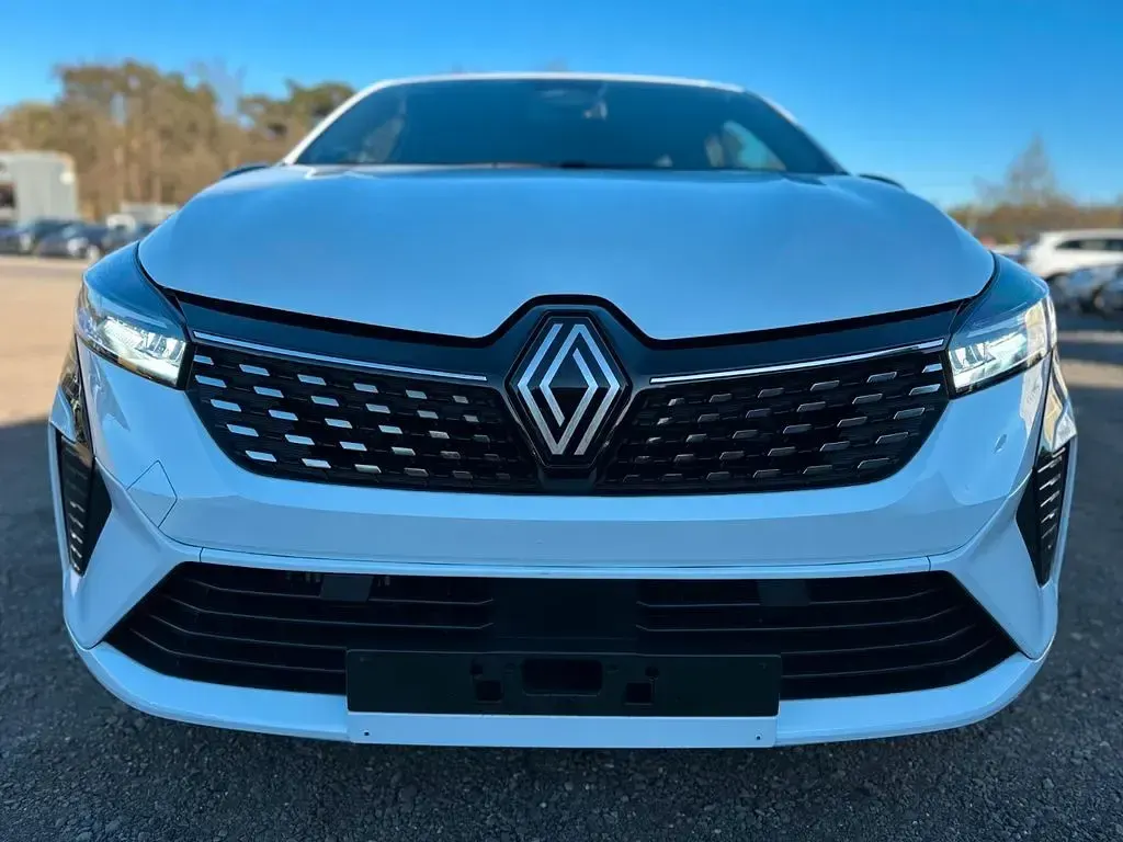 Gebraucht Renault Clio V Techno 91 PS (66 kW) 2025 Weiß Limousine