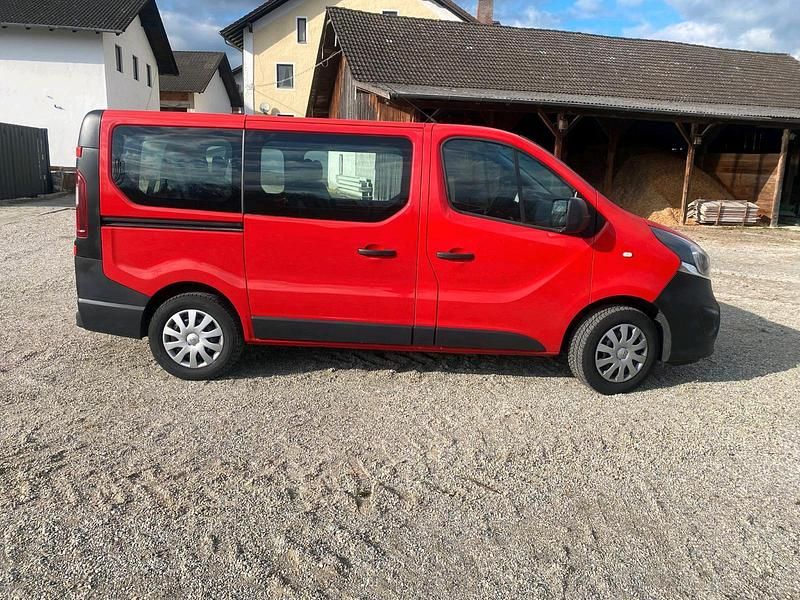 Gebraucht Opel Vivaro 125 PS (91 kW) 2018 Rot Van / Kleinbus
