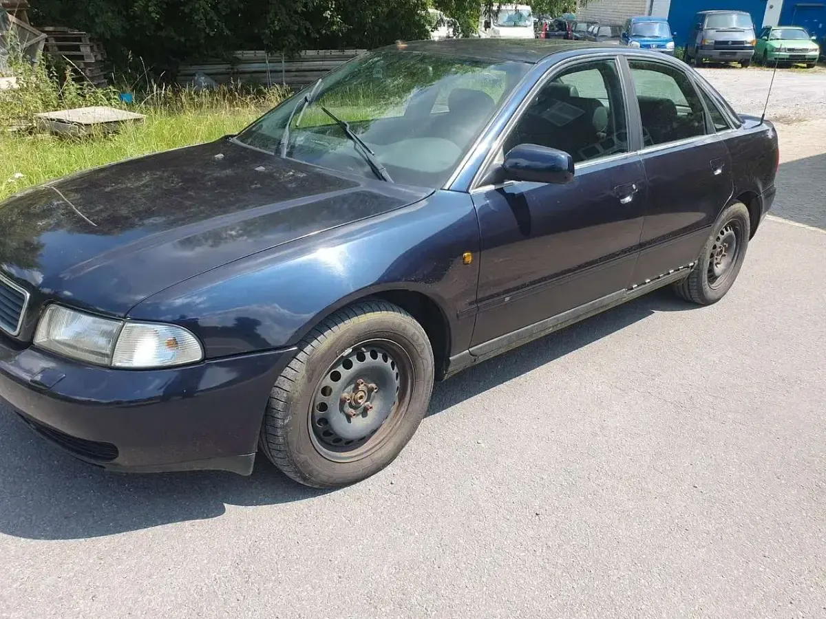 Second-hand Audi A4 193 CP (141 kW) 1998 Albastru Berlinǎ