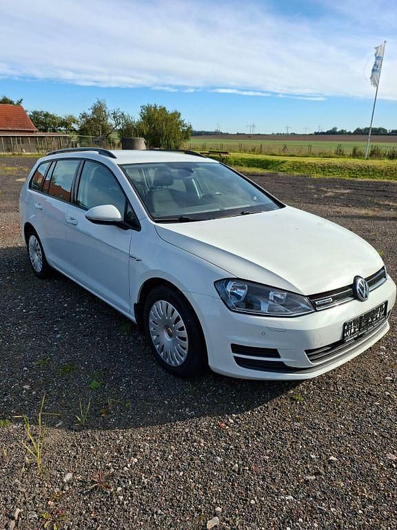 Weiß Gebraucht 2014 VW Golf VII Trendline Kombi | 9.350 € (Teuer) - Bild 1/4