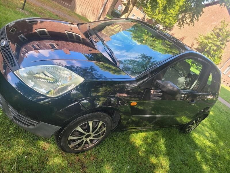 Schwarz Gebraucht 2003 Ford Fiesta Kleinwagen | 1.400 € (Fairer Preis) - Bild 1/4