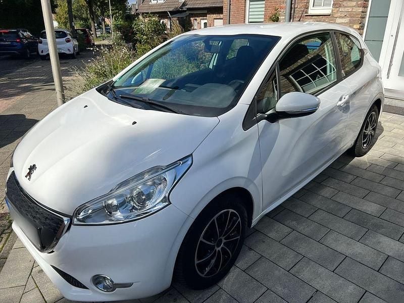 Weiß Gebraucht 2014 Peugeot 208 Active Kleinwagen | 3.000 € (Superpreis) - Bild 1/4
