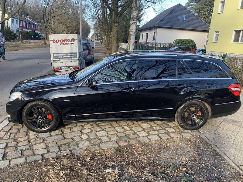Gebraucht Mercedes E250 Avantgarde 204 PS (150 kW) 2010 Schwarz Kombi