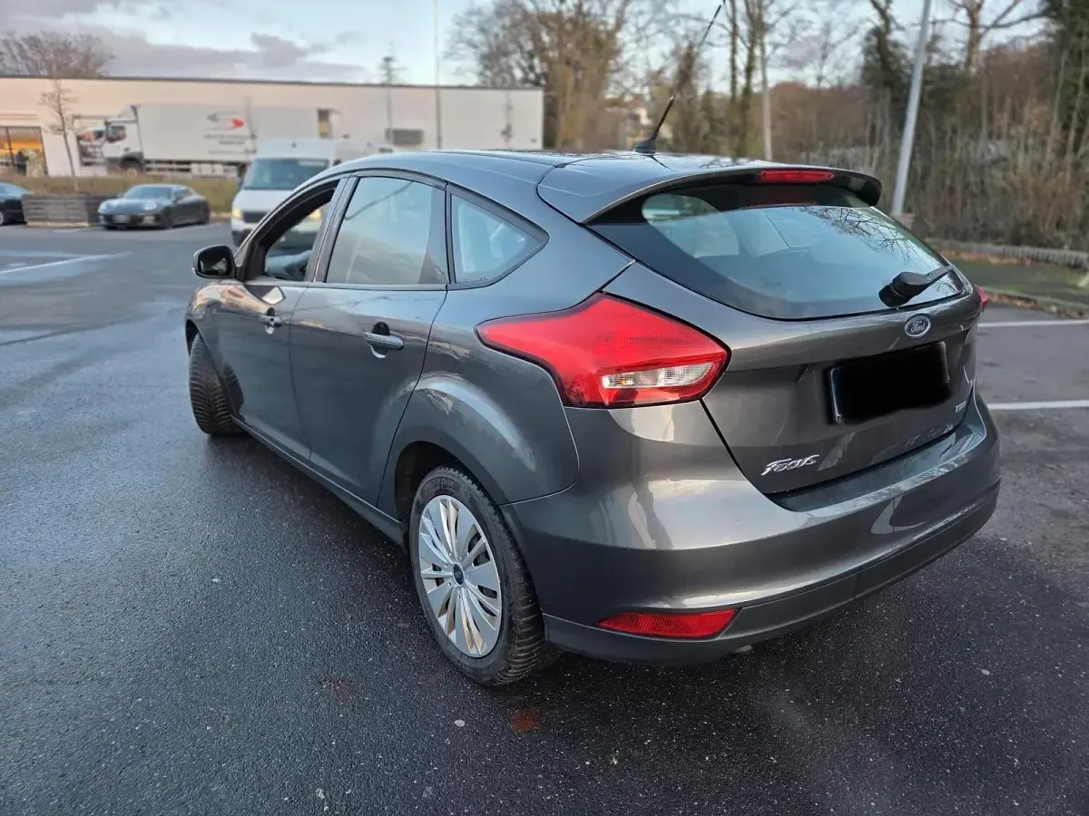 Gebraucht Ford Focus 2015 Grau Limousine