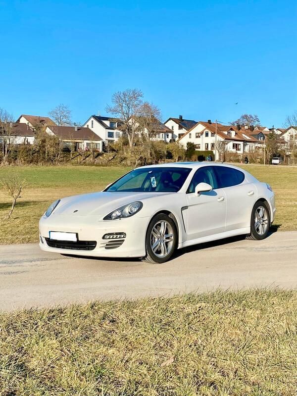 Weiß Gebraucht 2011 Porsche Panamera 4 Sport Limousine | 26.999 € (Teuer) - Bild 1/4