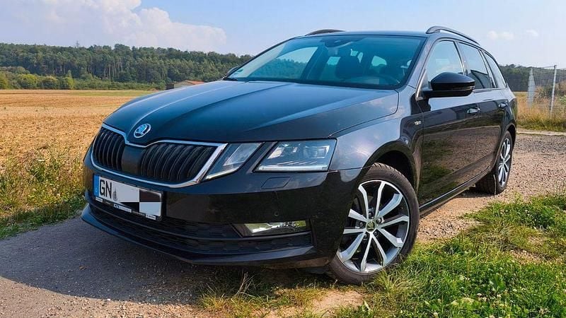 Schwarz Gebraucht 2019 Skoda Octavia Soleil Limousine | 12.000 € (Guter Preis) - Bild 1/4