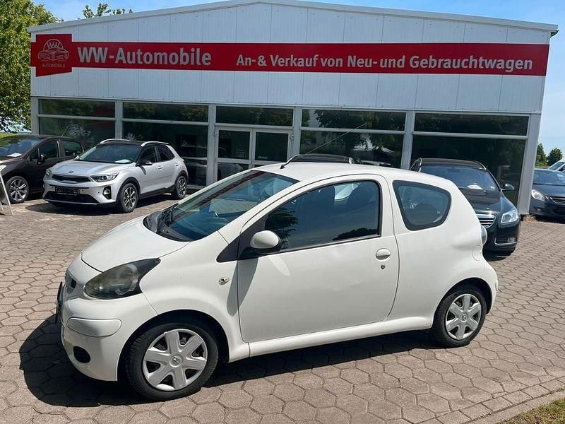 Weiß Gebraucht 2011 Toyota Aygo Cool Kleinwagen | 1.699 € (Superpreis) - Bild 1/4