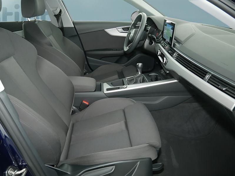 Gebraucht Audi A4 150 PS (110 kW) 2022 Blau Limousine