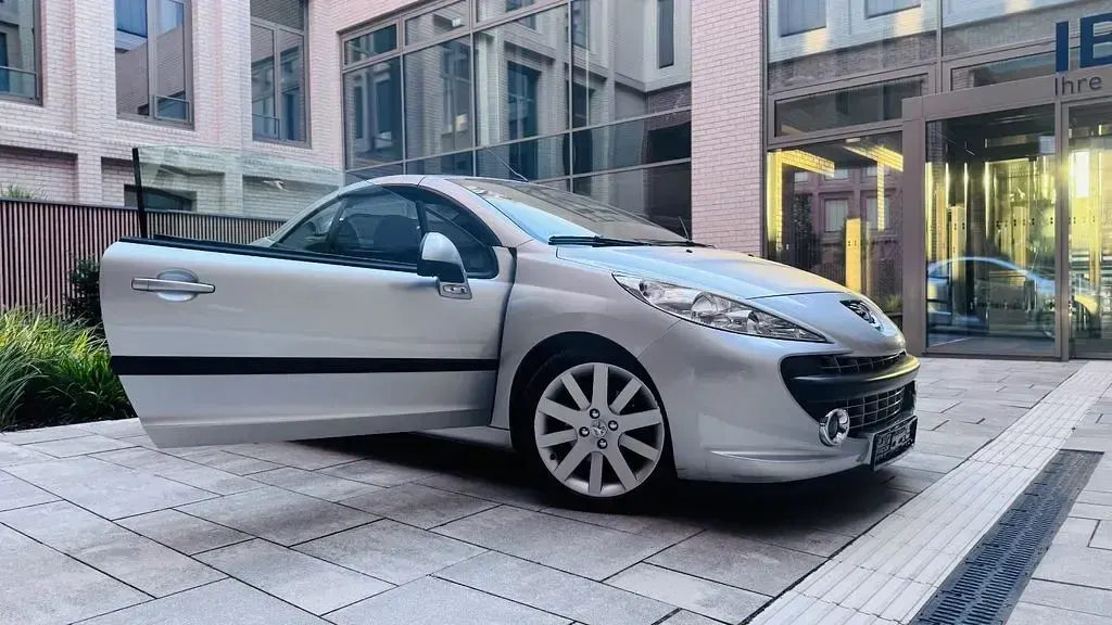 Gebraucht Peugeot 207 CC Platinum 120 PS (88 kW) 2008 Silber Cabrio