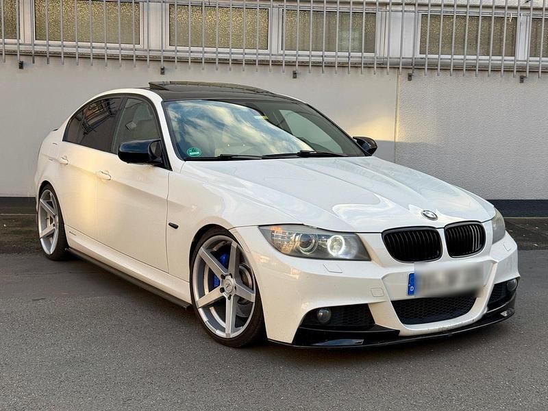 Weiß Gebraucht 2011 BMW 335 M Sport Limousine | 16.400 € (Fairer Preis) - Bild 1/4