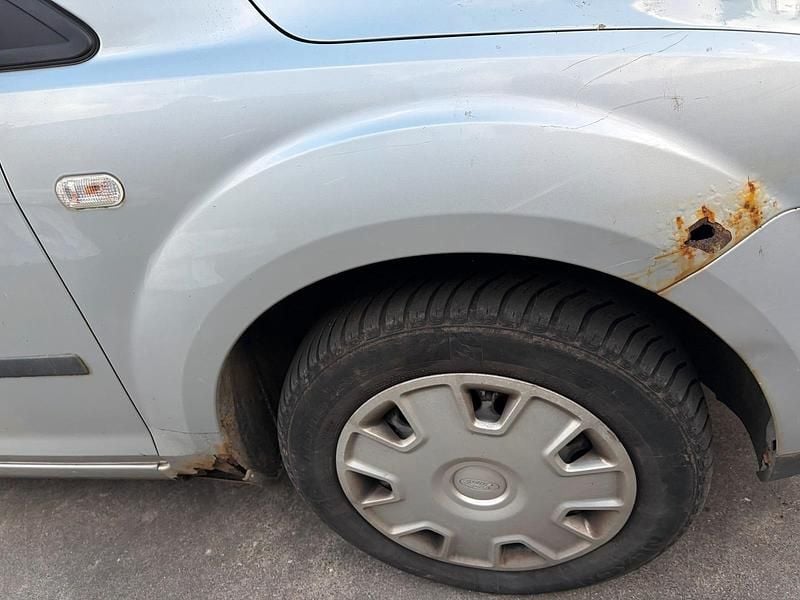 Second-hand Ford Focus 101 CP (74 kW) 2006 Argintiu Break