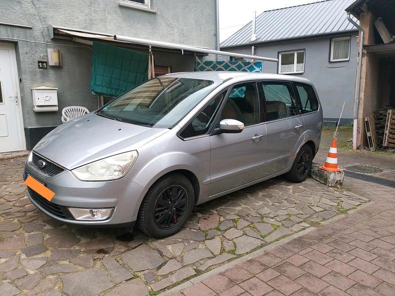 Grau Gebraucht 2007 Ford Galaxy Van / Kleinbus | 3.350 € (Guter Preis) - Bild 1/4