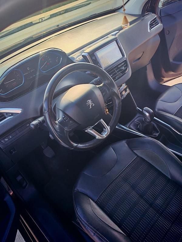 Braun Gebraucht 2013 Peugeot 2008 SUV | 5.700 € - Bild 1/4