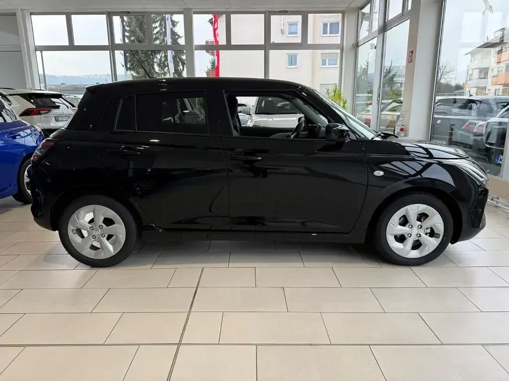 Neu Suzuki Swift Comfort 83 PS (61 kW) 2025 Schwarz Kleinwagen