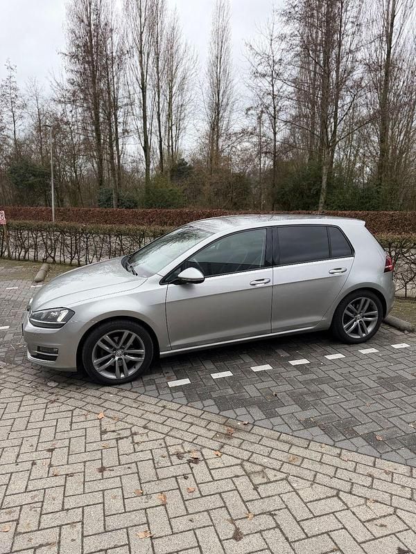 Gebraucht VW Golf VII Highline 150 PS (110 kW) 2015 Grau Limousine