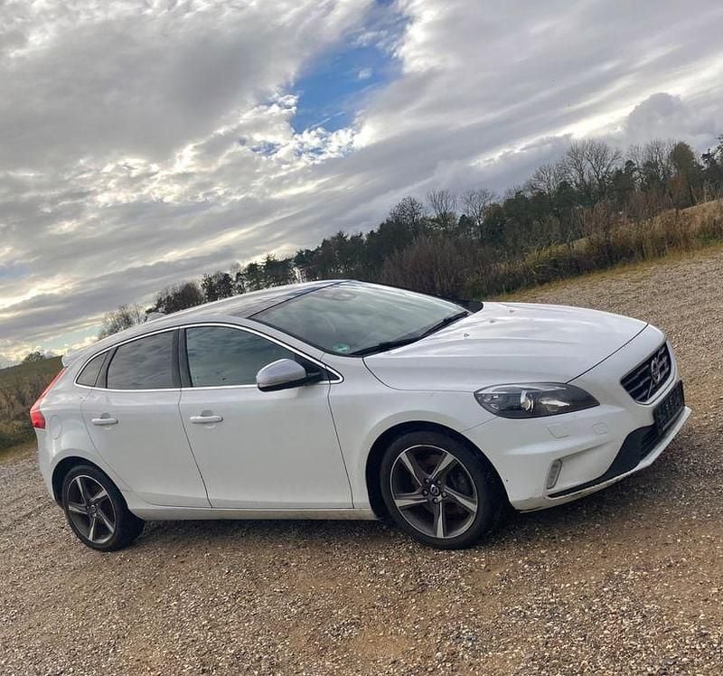 Gebraucht Volvo V40 Summum 177 PS (130 kW) 2013 Weiß Limousine