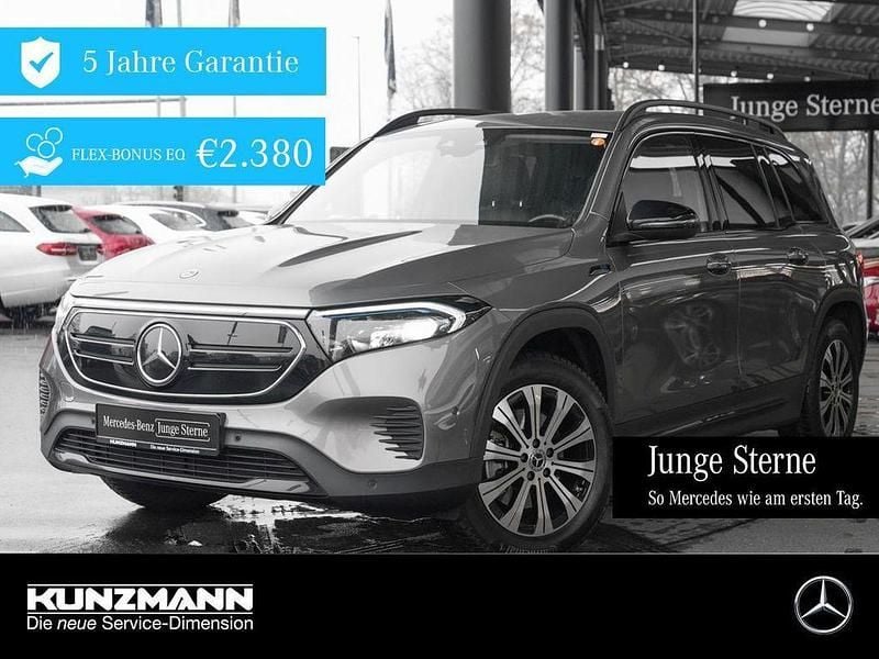 Mountaingrau metallic Gebraucht 2022 Mercedes EQB250 Night SUV | 26.670 € (Fairer Preis) - Bild 1/4