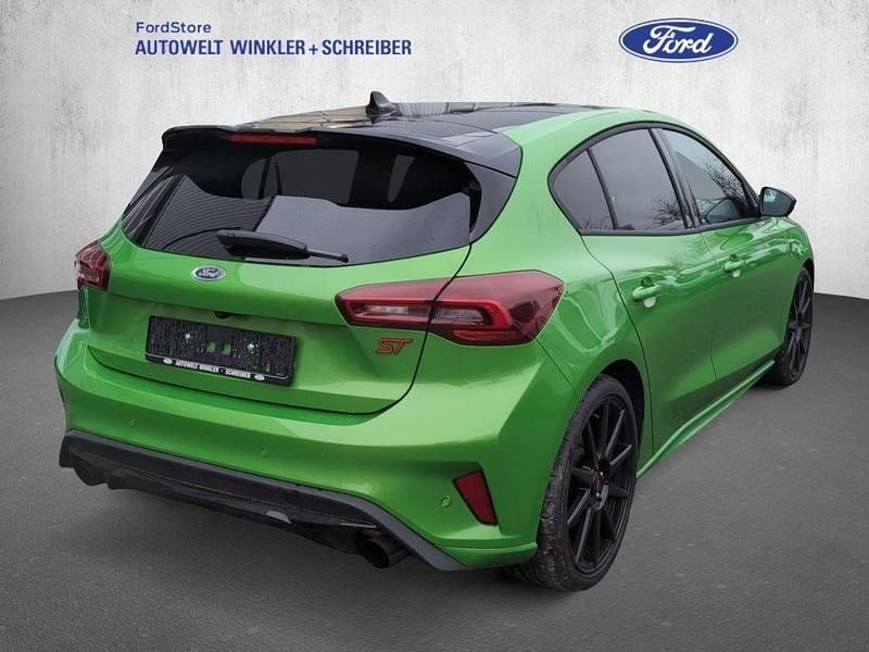 Neu Ford Focus ST 280 PS (205 kW) 2025 Mean green metallic Limousine