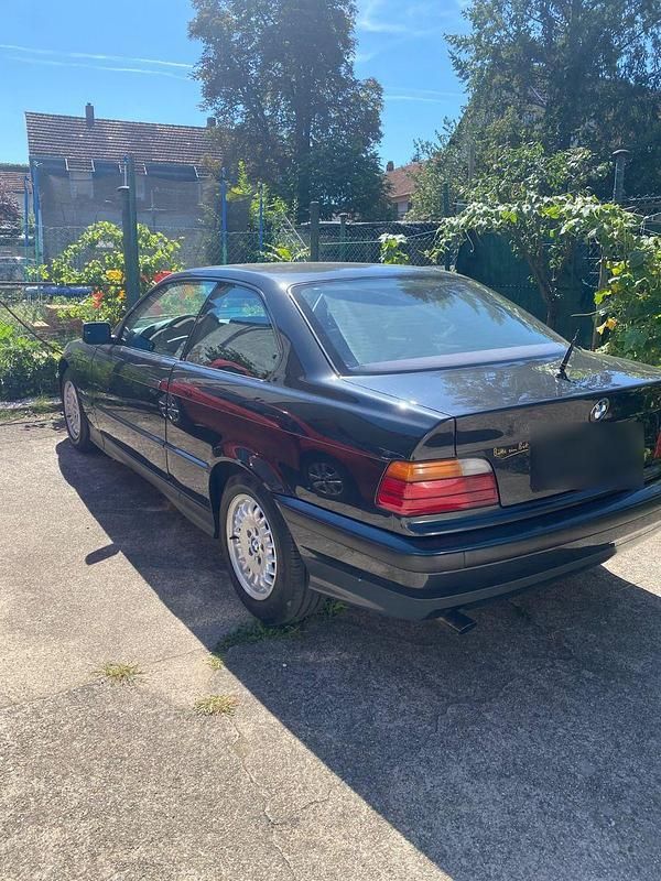 Używany BMW 320 150 KM (110 kW) 1994 Czarny Coupe