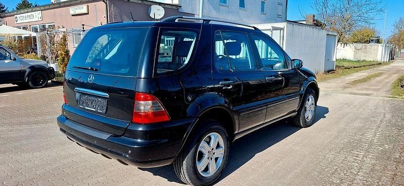 Gebraucht Mercedes ML270 163 PS (119 kW) 2004 Schwarz SUV