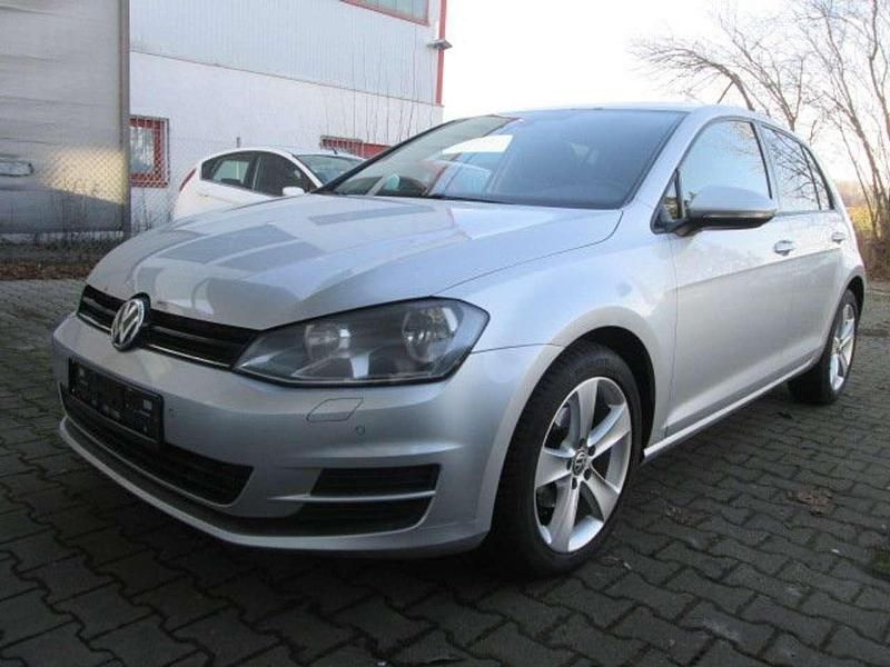 Reflexsilber metallic Gebraucht 2014 VW Golf VII Trendline Kleinwagen | 4.999 € (Superpreis) - Bild 1/4