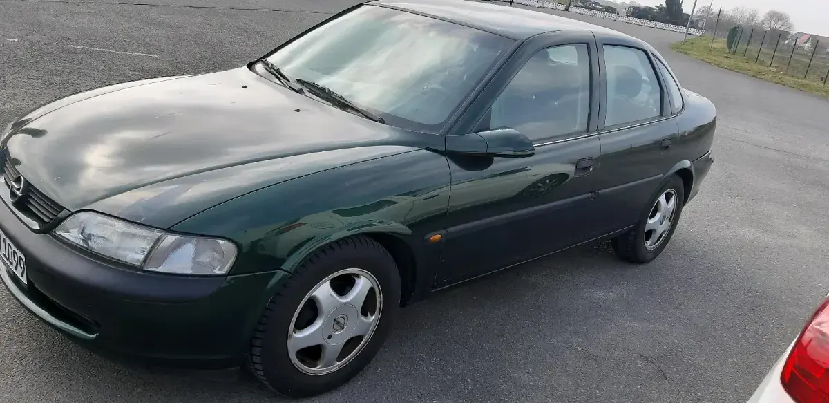 Usata Opel Vectra 100 CV (73 kW) 2000 Verde Berlina