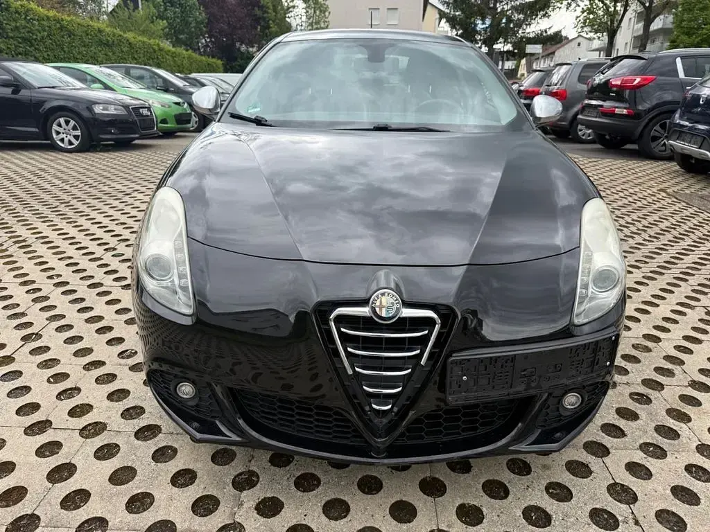 Second-hand Alfa Romeo Giulietta Super 120 CP (88 kW) 2011 Negru Hatchback