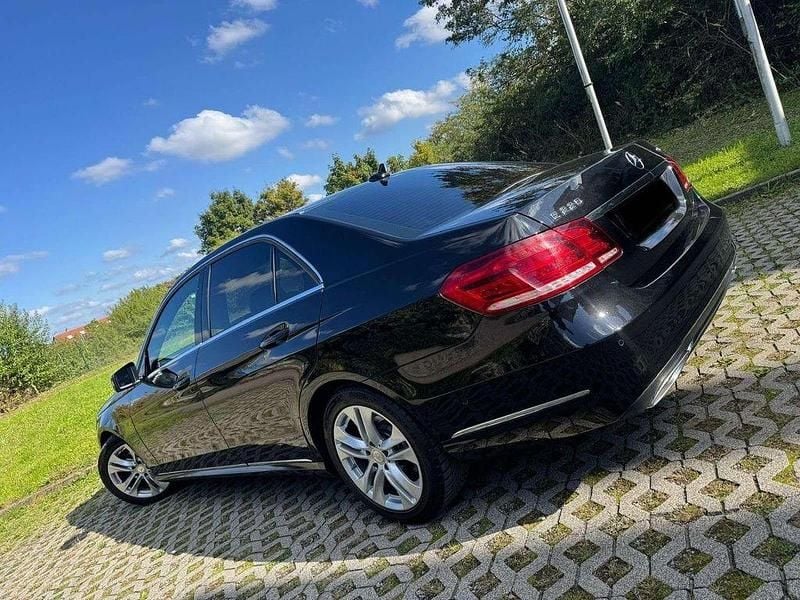 Gebraucht Mercedes E220 170 PS (125 kW) 2013 Schwarz Limousine