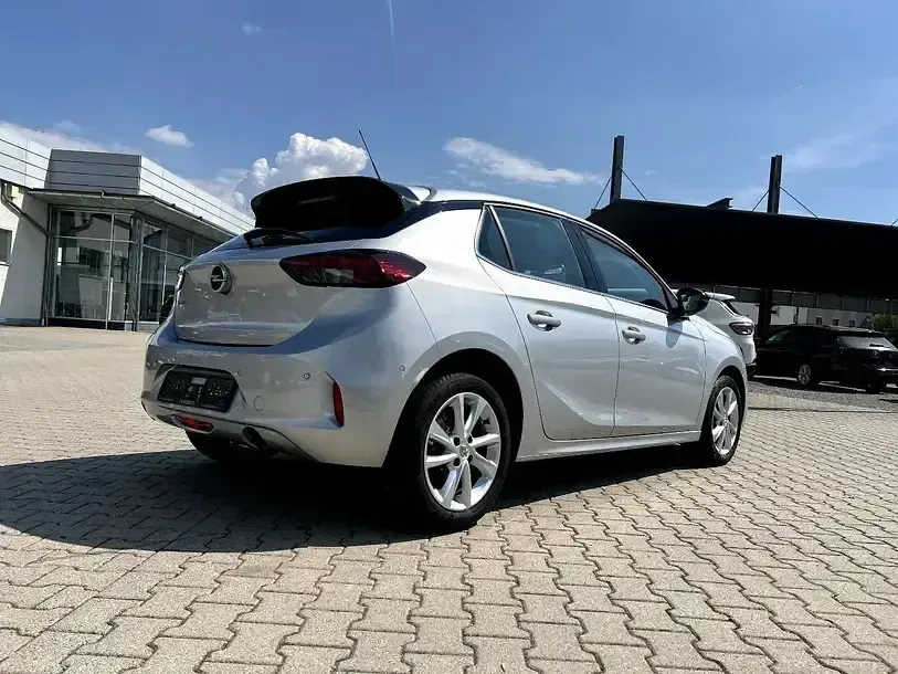 Używany Opel Corsa Elegance 101 KM (74 kW) 2022 Srebrny Hatchback
