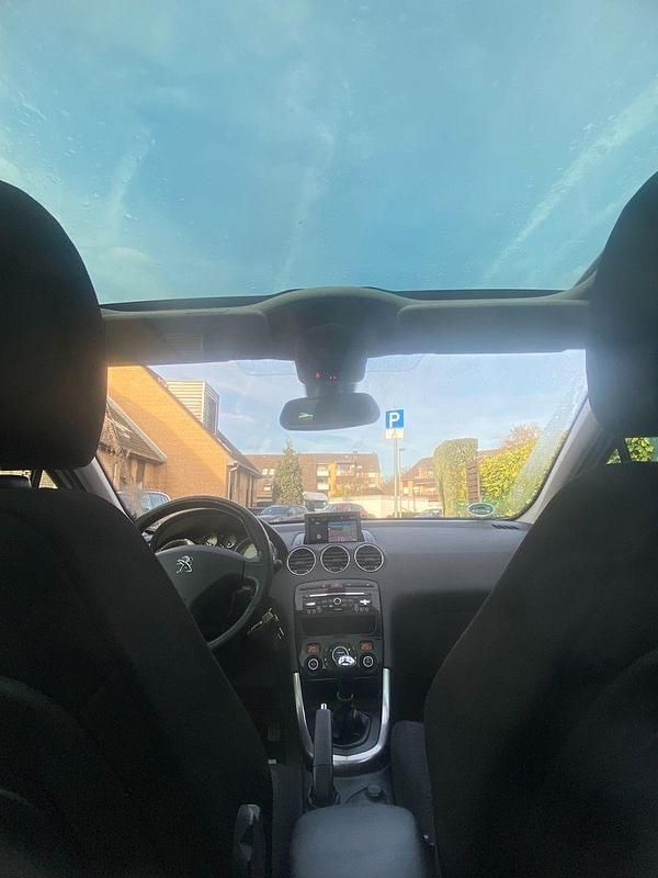 Gebraucht Peugeot 308 SW 120 PS (88 kW) 2012 Weiß Kombi