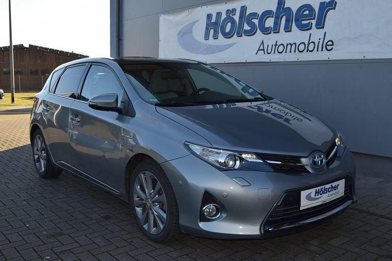 Silber Gebraucht 2015 Toyota Auris Hybrid Executive Limousine | 8.990 € (Superpreis) - Bild 1/4