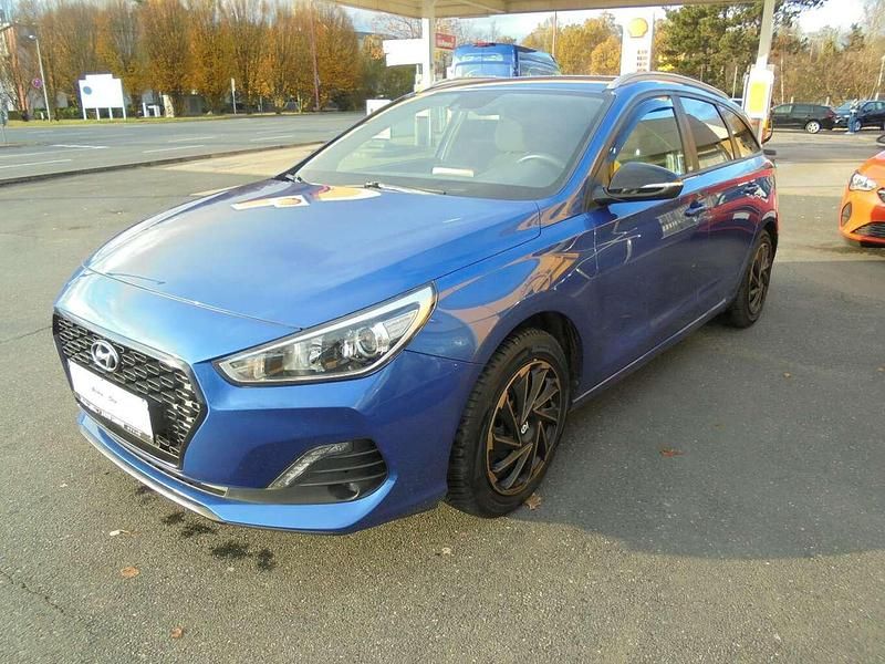 Gebraucht Hyundai i30 Passion 99 PS (72 kW) 2018 Blau Kombi
