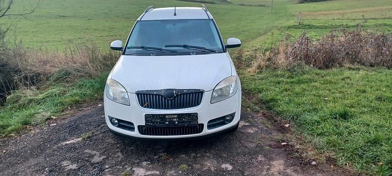 Weiß Gebraucht 2008 Skoda Roomster Van / Kleinbus | 1.150 € (Superpreis) - Bild 1/4