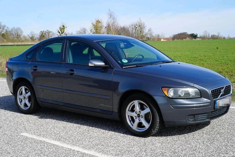 Grau Gebraucht 2004 Volvo S40 Limousine | 2.990 € (Etwas zu teuer) - Bild 1/4