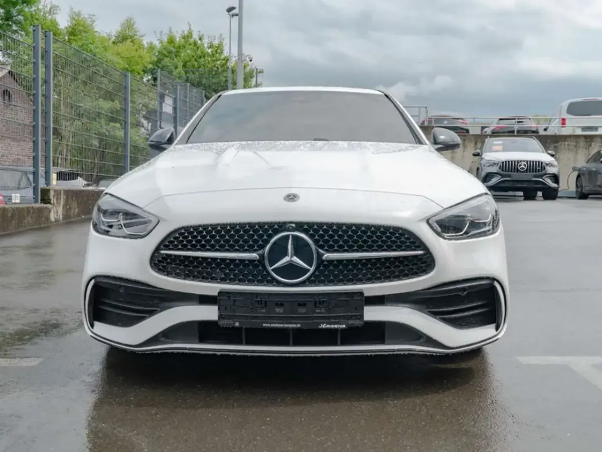 Gebraucht Mercedes C180 AMG 170 PS (125 kW) 2025 Unilack polarweiß Limousine