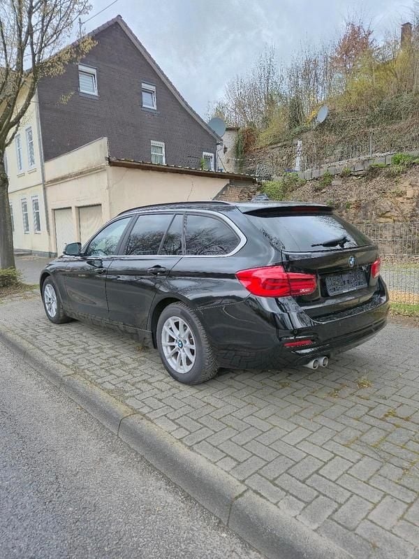 Gebraucht BMW 320 Advantage 190 PS (139 kW) 2019 Schwarz Kombi
