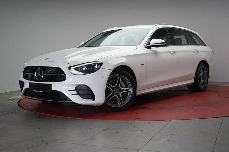 Gebraucht Mercedes E300 AMG 194 PS (142 kW) 2021 Weiß Limousine